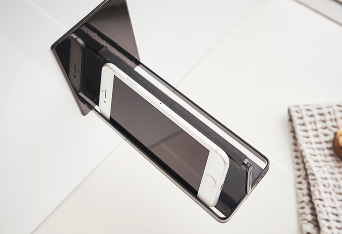 マグネットバスルームスマートフォンスタンド タワー 山崎実業コラム Simple Life Lab 生活雑貨 インテリア キッチン収納情報