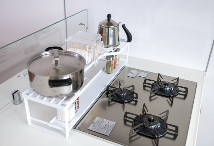 排気口をガードしながら収納 山崎実業コラム Simple Life Lab 生活雑貨 インテリア キッチン収納情報 排気口をガードしながら収納 山崎実業コラム Simple Life Lab 生活雑貨 インテリア キッチン収納情報